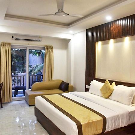 De Falcon Goa Beach Resort Candolim Eksteriør billede