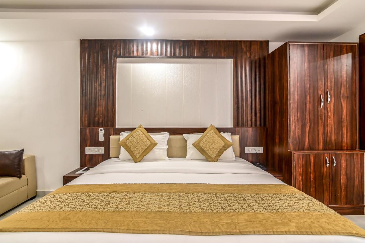 De Falcon Goa Beach Resort Candolim Eksteriør billede