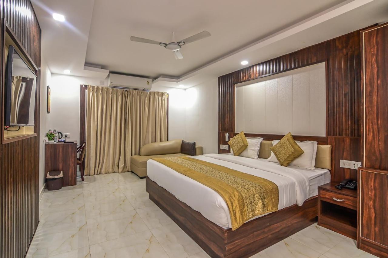 De Falcon Goa Beach Resort Candolim Eksteriør billede