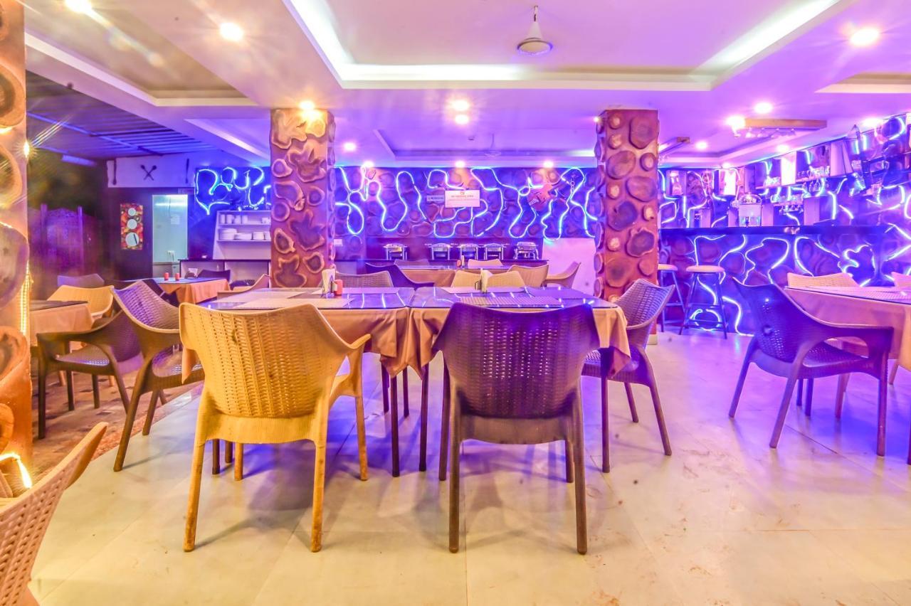 De Falcon Goa Beach Resort Candolim Eksteriør billede