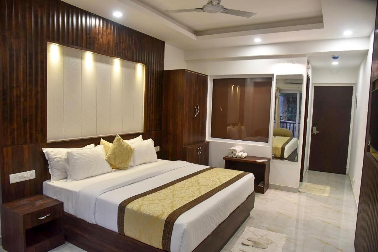 De Falcon Goa Beach Resort Candolim Eksteriør billede